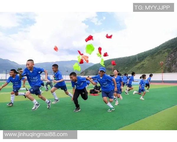 足球五号球的魅力与技术解析助力青少年成长与发展 足球五号球的魅力与技术解析助力青少年成长与发展