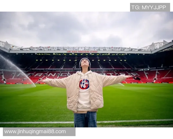 鹿晗热爱足球的背后故事与他在球场上的精彩瞬间分享