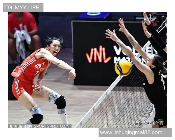 中国女排迎战土耳其队全力争胜展现实力与团队精神