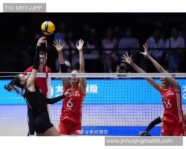 中国女排迎战土耳其队全力争胜展现实力与团队精神 中国女排迎战土耳其队全力争胜展现实力与团队精神
